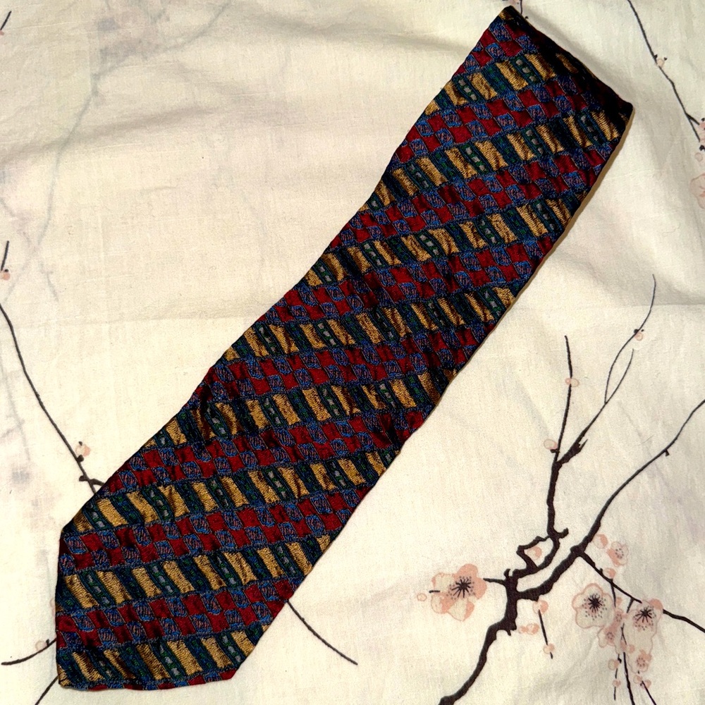 Vintage Geometric Patterned Silk Tie
